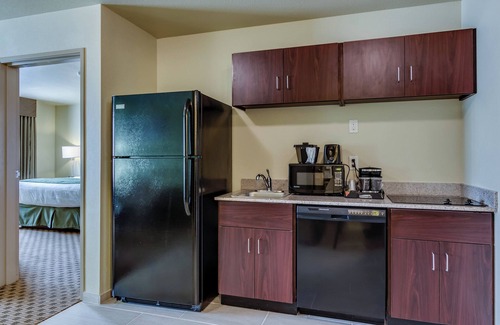 Waverly Hotel | Discover Comfort at Cobblestone Inn & Suites - Waverly