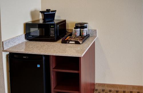 Waverly Hotel | Welcoming Cobblestone Inn & Suites - Waverly: Pet-Friendly Stay