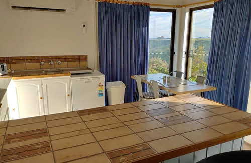 Cobden Cottage | Exceptional Cobden Crest Cottages: Pet-Friendly Retreat