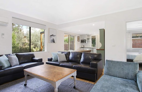 Bright Cottage | Pet-Friendly Cobden & Wills + Studio with Family Amenities