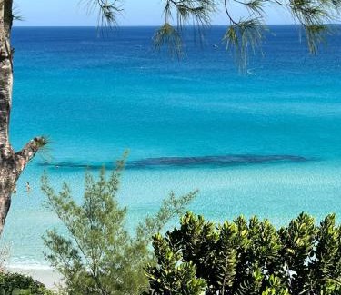 Assis Apartment | Cozy 3-Bedroom Suite with Oceanfront Views in Arraial do Cabo