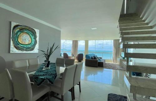 Zimbros House | Relax at Casa Bombinhas Praia de Mariscal with Pool & Pets