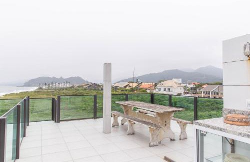 Morro das Pedras Apartment | Beachfront Retreat with BBQ & Pet-Friendly Amenities