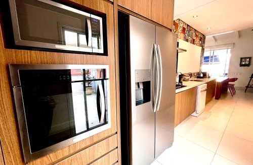 Tombo Apartment | Cozy Retreat with Pool, Just 200m from the Beach