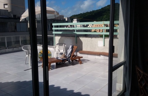 Parque Enseada Apartment | Relax on the Balcony of Our Gourmet Grill Getaway