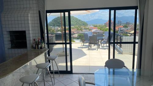 Guaratuba Apartment | Duplex Near the Sea with Pool and Ocean Views