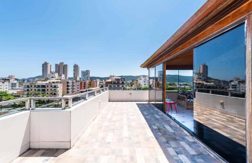 Parque Enseada Apartment | Cozy Cover in Enseada: 10 Min to Beach with Pool & Wi-Fi