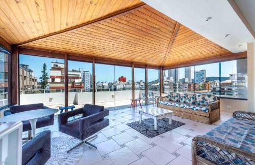 Parque Enseada Apartment | Cozy Cover in Enseada: 10 Min to Beach with Pool & Wi-Fi