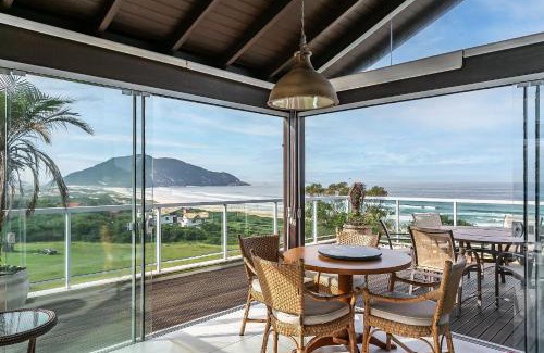 Santinho Apartment | Oceanfront Cobertura with Private Pool & Free Wi-Fi