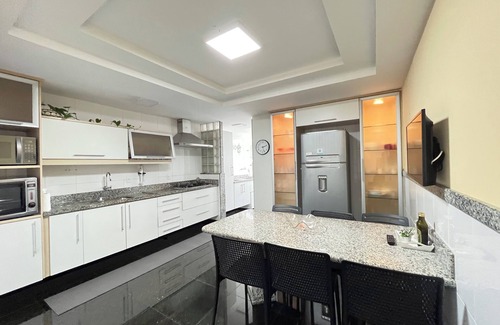 Cabo Frio Apartment | Indulgent Oceanfront Retreat with Jacuzzi & Pool Access