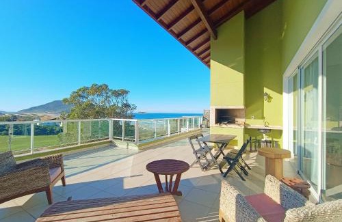 Santinho Apartment | Beachfront Retreat with Ocean Views and Family-Friendly Perks