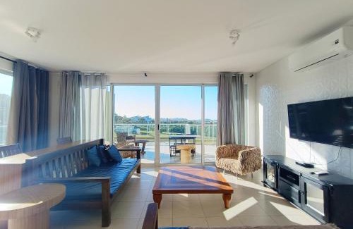Santinho Apartment | Beachfront Retreat with Ocean Views and Family-Friendly Perks
