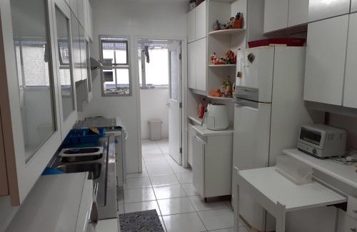Jardim Centenario Apartment | Relaxing Penthouse Retreat in Guarujá with Pool & Hot Tub