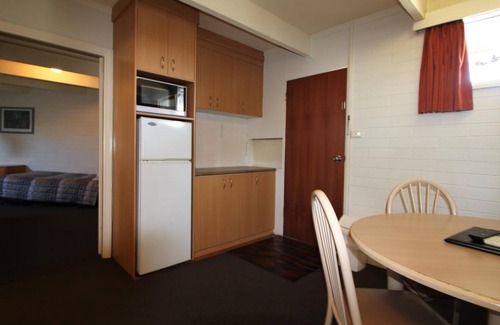 Cobram Hotel | Comfortable Cobram Colonial Motor Inn with Pool & Breakfast