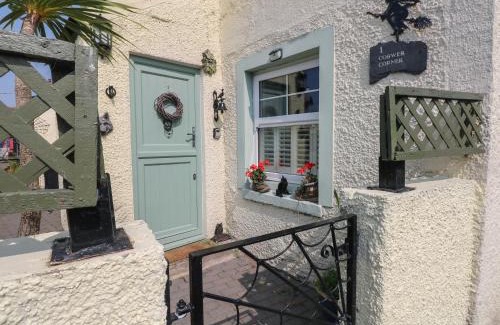 Newton House | Cobwebs Corner: Pet-Friendly Retreat with 4-Star Comfort