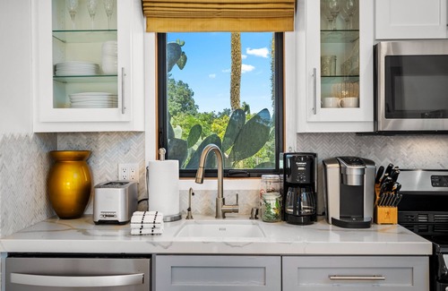 Paso Robles House | Discover Cocavin Carriage House: Ideal for Family Getaways