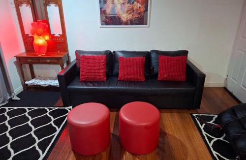 Cockatoo Hotel | Pet-Friendly Cock or Two Kink House - Guest Rated 9.9/10