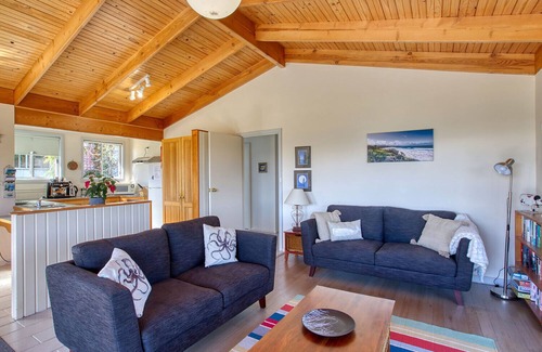 Binalong Bay House | Pet-Friendly Cockatoo Cabin at Bay of Fires - Top Rated 9.4