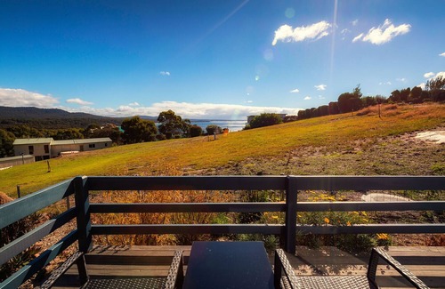 Binalong Bay House | Pet-Friendly Cockatoo Cabin at Bay of Fires - Top Rated 9.4
