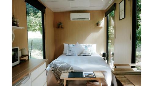 Palmwoods House | Explore Cockatoo Cabin: Highly Rated Getaway Awaits