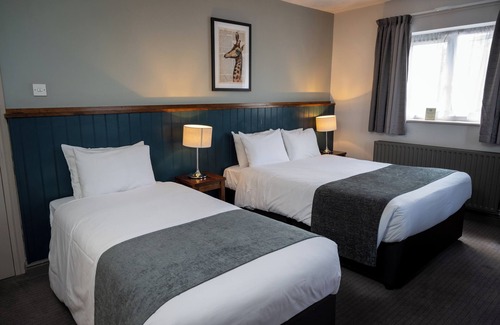 Binley Hotel | Family-Friendly Cocked Hat Hotel with Dining & Breakfast