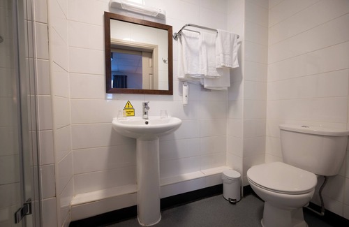 Binley Hotel | Family-Friendly Cocked Hat Hotel with Dining & Breakfast
