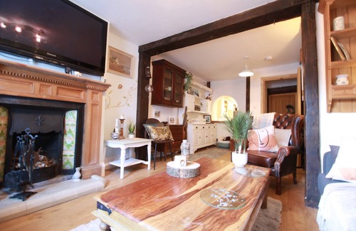 Seaford Cottage | Artistic Retreat at Cockle Cottage - Family Friendly Getaway