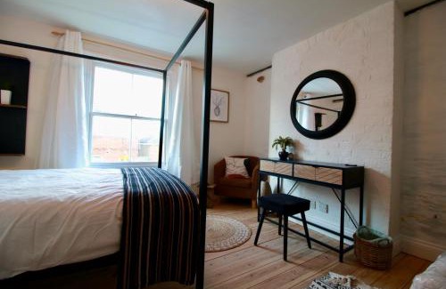 Seaford House | Artistic Retreat at Cockle Cottage, A Pet-Friendly Escape
