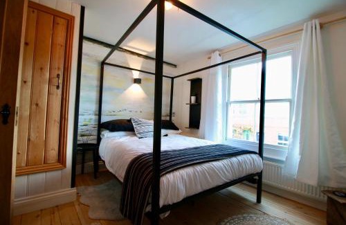 Seaford House | Artistic Retreat at Cockle Cottage, A Pet-Friendly Escape