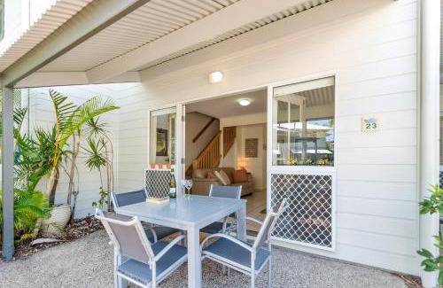 Noosaville Apartment | Relax at Coco Bay Resort: 4-Star Getaway with Pool & Hot Tub