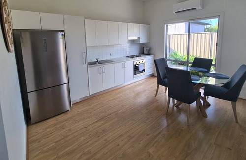 Killarney Vale Cottage | Experience Coco Blue Coastal Cottage by Shelly Beach