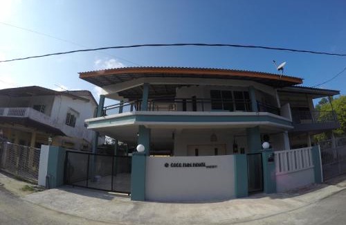 Kampung Gong Pauh House | CoCo Fun House Kemaman: Family-Friendly with Pool & Hot Tub
