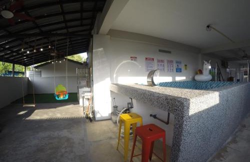 Kampung Gong Pauh House | CoCo Fun House Kemaman: Family-Friendly with Pool & Hot Tub