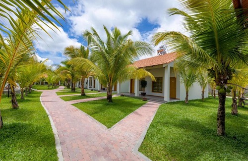 Ong Lang Resort | Tranquil Coco Garden Resort with Oceanfront Pool Access