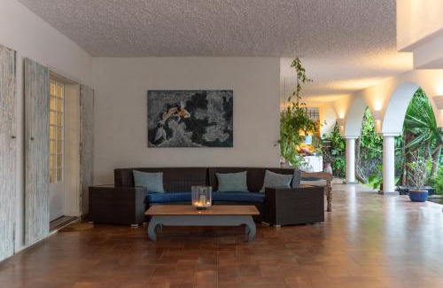 Grand-Baie Villa | Villa Vanille: Family-Friendly Retreat with Pool & Hot Tub