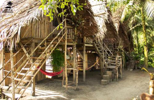 Uramba National Park Apartment | Oceanfront Coco House: Pet-Friendly Stay with Great Views
