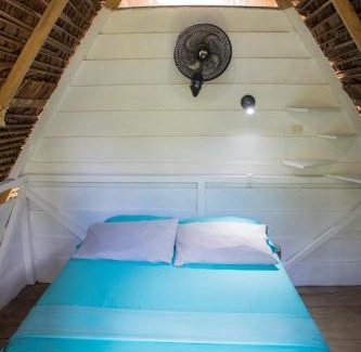 Uramba National Park Apartment | Oceanfront Coco House: Pet-Friendly Stay with Great Views