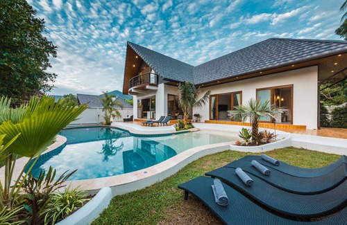 Wok Tum Villa | Cozy Coco Lilly Villas with Pool and Oceanfront Views