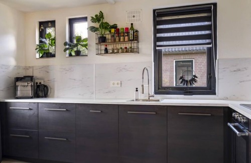 Ewijk House | Guest Rated 10/10: Coco Home with Pool & Lake View