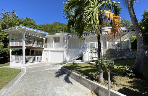 Rifflet Apartment | Seaside Retreat: Coco-Mango Apt. C with Pool & Ocean View