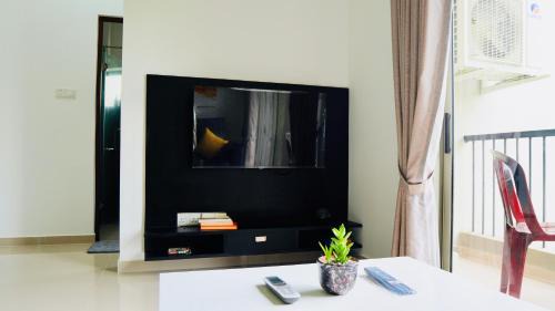Kaduwela Apartment | Relaxing Oceanfront Escape at Coco Nest Colombo, 4-Star