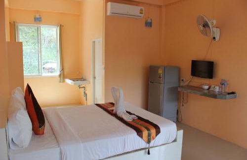 Koh Tao Hotel | Discover Budchui Village2: Oceanfront Haven with Spa & Pool