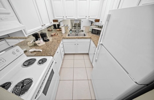 Lighthouse Point Apartment | Relaxing Coco Palms Apartments with Spa & Family Amenities