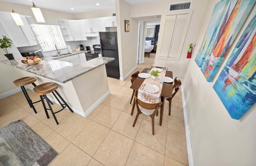 Lighthouse Point Apartment | Relaxing Coco Palms Apartments with Spa & Family Amenities