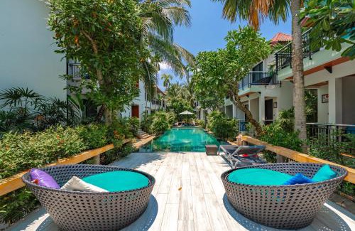 Chalong Resort | Relax at Coco Retreat Phuket Resort and Spa with Pool & Spa
