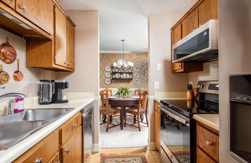 Franklin Condo | Convenient Stay Steps from Downtown Franklin Attractions