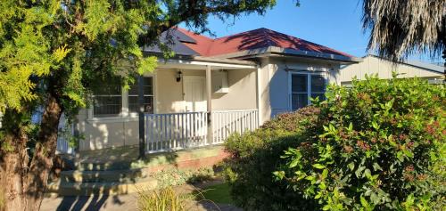 West Tamworth House | Relax at Coco's Cottage: 4-Star, Pet-Friendly Retreat