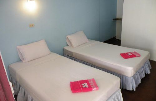 Ko Phi Phi House | Oceanfront Escape at Coco's Guest House with Restaurant