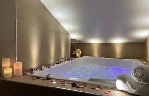 Saint-Etienne Apartment | Cozy LoveRoom with Private Jacuzzi & Spa Amenities