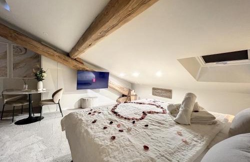 Saint-Etienne Apartment | Cozy LoveRoom with Private Jacuzzi & Spa Amenities